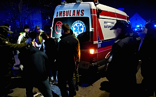 Karetka, którą przewożono nielegalnych migrantów trafiła do szpitala na Mazurach